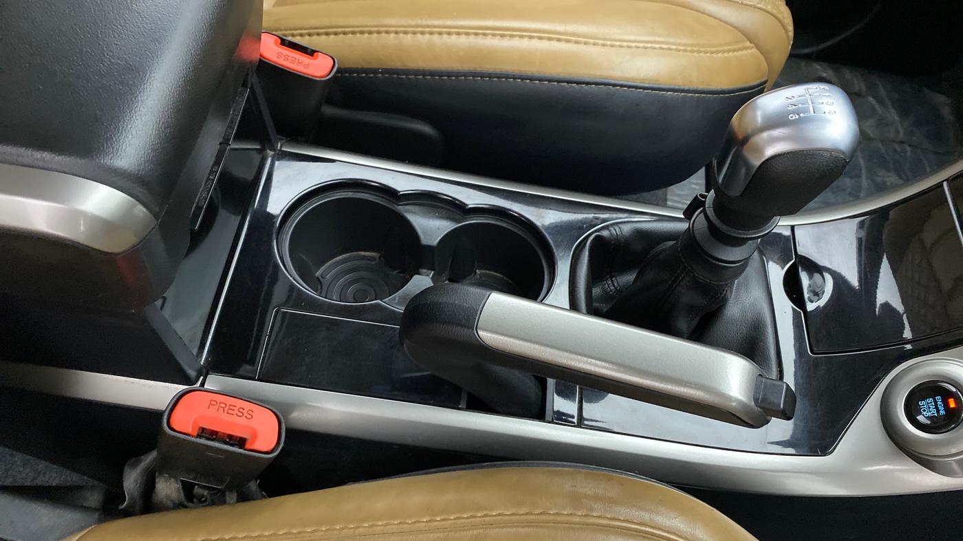 2020 Mahindra XUV500 W11, Diesel, Manual, 80,086 km, Gear Lever