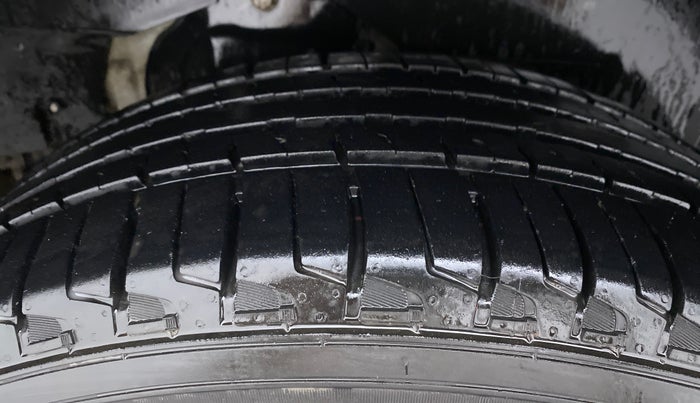 2020 Mahindra XUV500 W11, Diesel, Manual, 80,086 km, Right Rear Tyre Tread