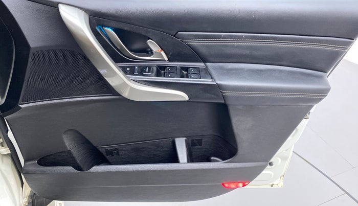 2020 Mahindra XUV500 W11, Diesel, Manual, 80,086 km, Driver Side Door Panels Control