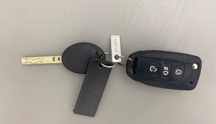 2020 Tata Tiago XZ PLUS PETROL, Petrol, Manual, 29,819 km, Key Close Up