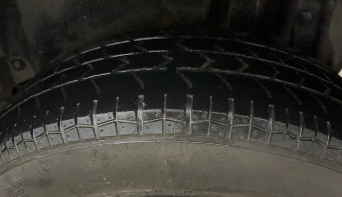 2014 Maruti Swift LXI (O), Petrol, Manual, 67,208 km, Left Rear Tyre Tread