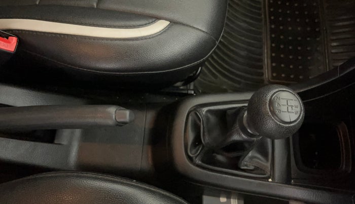 2014 Maruti Swift LXI (O), Petrol, Manual, 67,208 km, Gear Lever