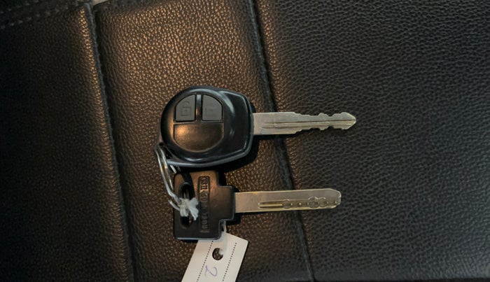 2014 Maruti Swift LXI (O), Petrol, Manual, 67,208 km, Key Close Up