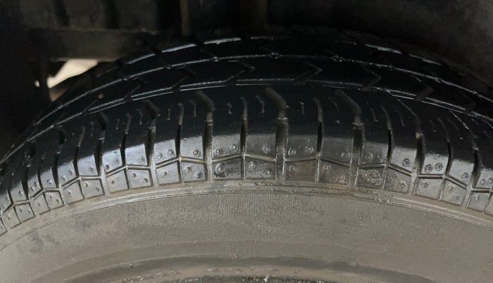 2014 Maruti Swift LXI (O), Petrol, Manual, 67,208 km, Right Rear Tyre Tread