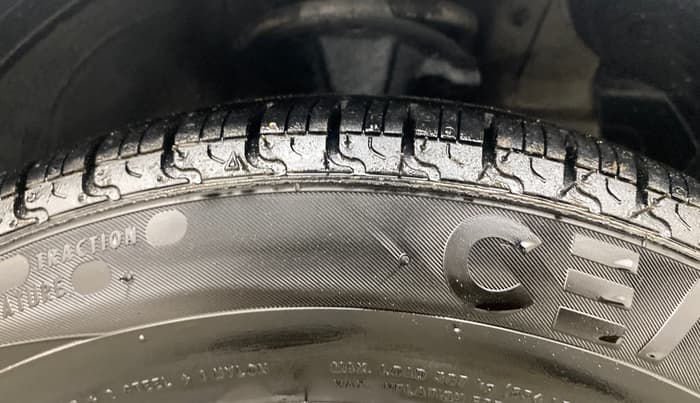 2013 Hyundai Eon MAGNA +, Petrol, Manual, 81,102 km, Right Front Tyre Tread