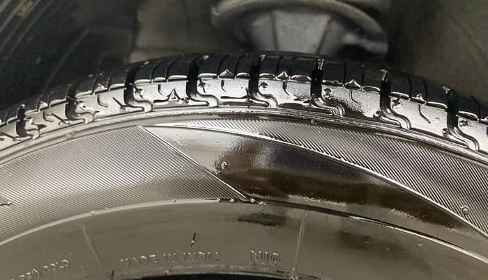 2013 Hyundai Eon MAGNA +, Petrol, Manual, 81,102 km, Left Front Tyre Tread