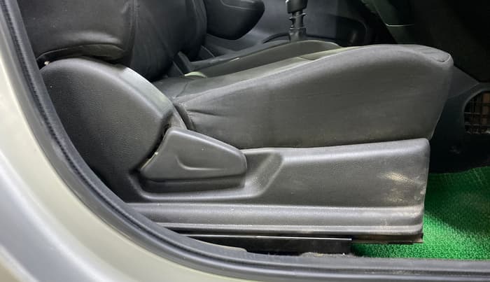 2019 Renault Kwid RXL, Petrol, Manual, 74,801 km, Driver Side Adjustment Panel