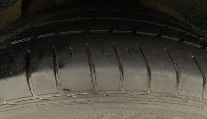2018 Hyundai Creta SX AT 1.6 PETROL, Petrol, Automatic, 31,942 km, Right Rear Tyre Tread