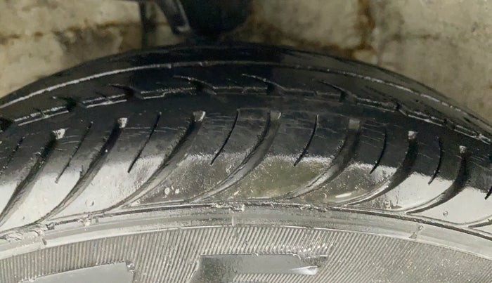 2010 Hyundai i10 SPORTZ 1.2 AT, Petrol, Automatic, 32,797 km, Left Front Tyre Tread