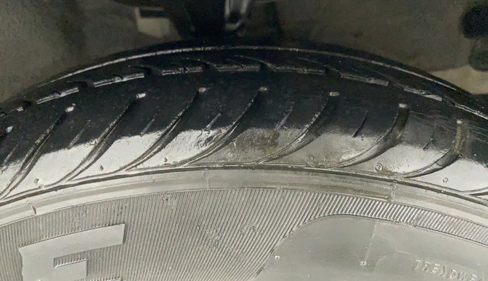 2010 Hyundai i10 SPORTZ 1.2 AT, Petrol, Automatic, 32,797 km, Right Front Tyre Tread