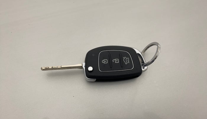 2015 Hyundai Xcent S 1.2, Petrol, Manual, 55,940 km, Key Close Up