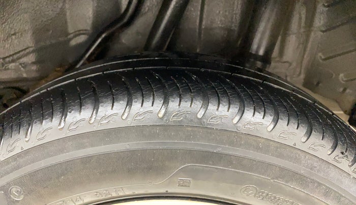2016 Honda Amaze 1.2L I-VTEC S, Petrol, Manual, 1,06,842 km, Left Rear Tyre Tread