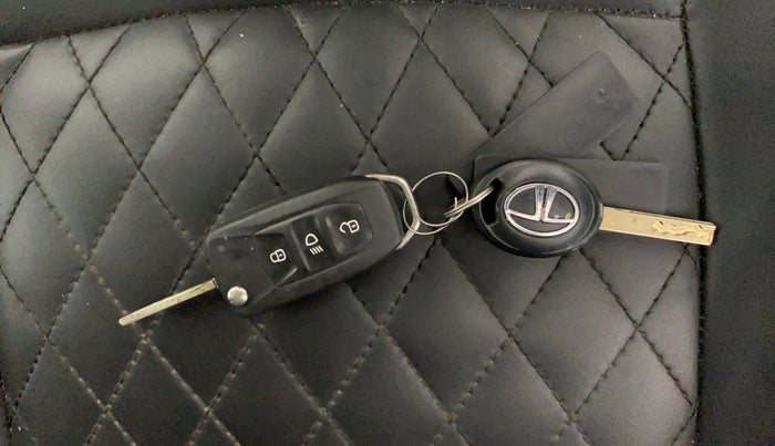 2023 Tata TIGOR XZA PLUS PETROL, Petrol, Automatic, 32,863 km, Key Close Up