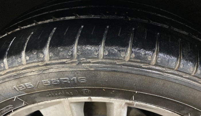 2018 Skoda Rapid STYLE 1.6 MPI AT, Petrol, Automatic, 68,232 km, Left Front Tyre Tread