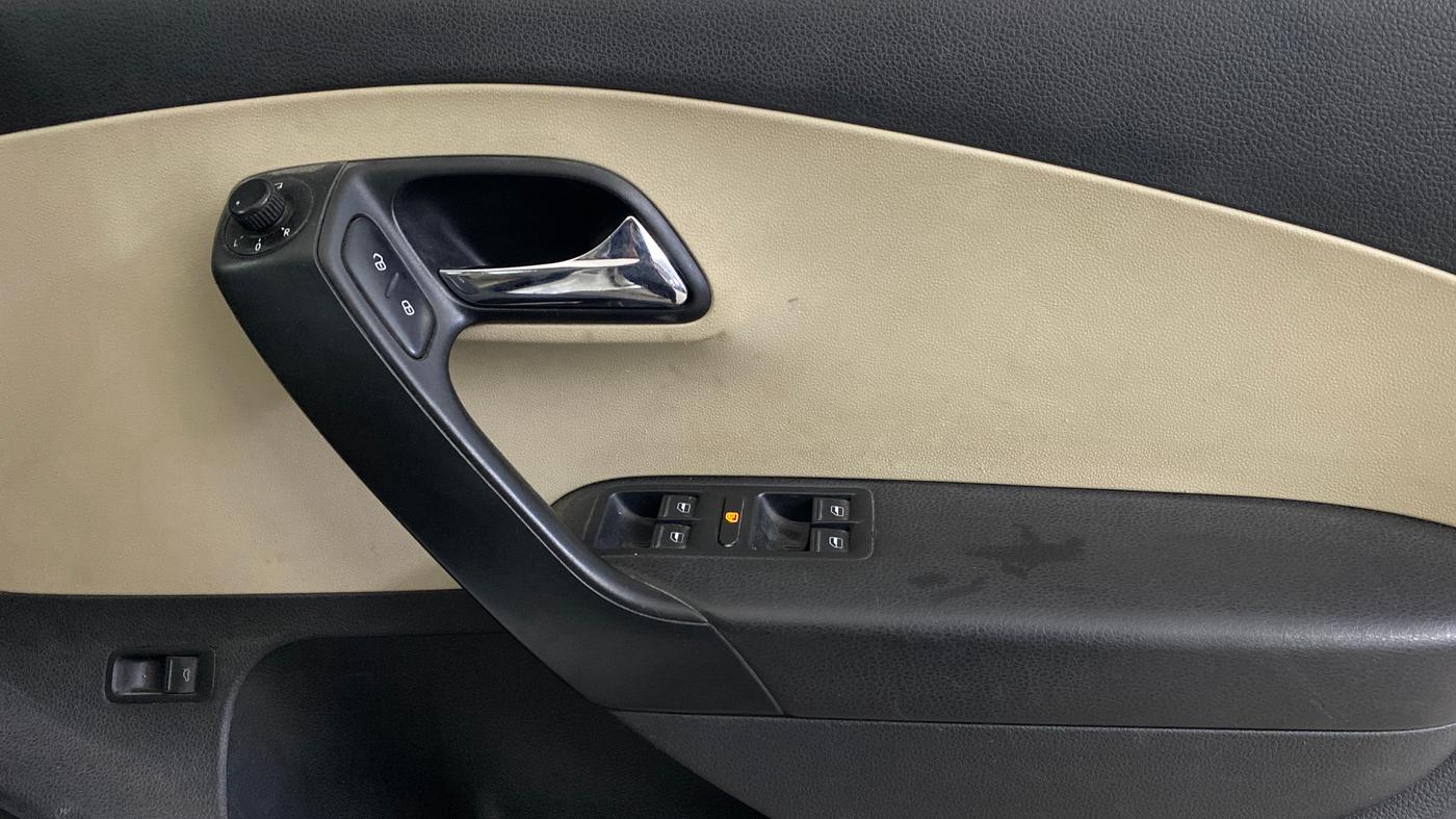 2018 Skoda Rapid STYLE 1.6 MPI AT, Petrol, Automatic, 68,380 km, Driver Side Door Panels Control