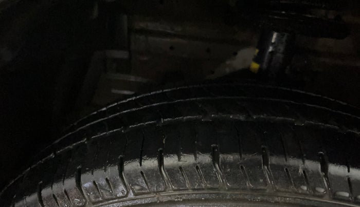 2016 Maruti Swift Dzire VXI, Petrol, Manual, 67,247 km, Left Front Tyre Tread
