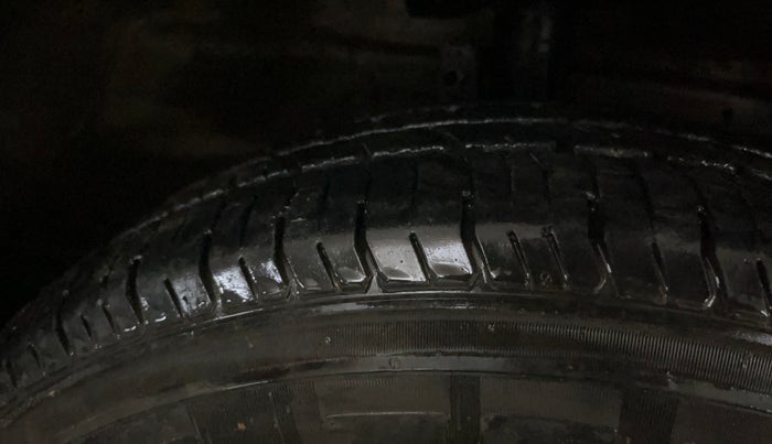 2016 Maruti Swift Dzire VXI, Petrol, Manual, 67,247 km, Right Front Tyre Tread