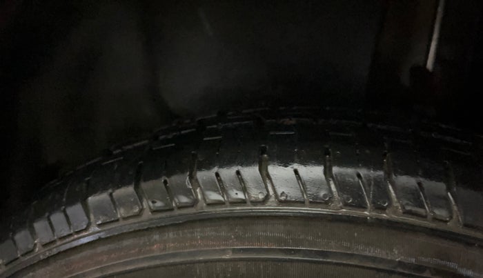 2016 Maruti Swift Dzire VXI, Petrol, Manual, 67,247 km, Left Rear Tyre Tread