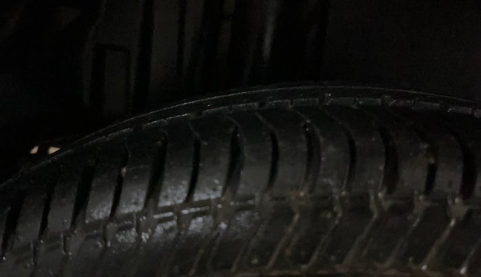 2016 Maruti Swift Dzire VXI, Petrol, Manual, 67,247 km, Right Rear Tyre Tread