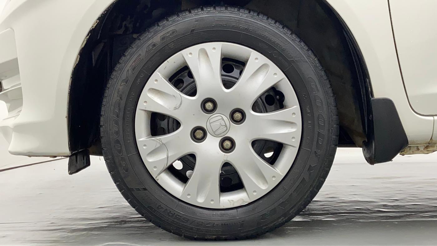 2015 Honda Amaze 1.2 SMT I VTEC, Petrol, Manual, 30,218 km, Left Front Wheel