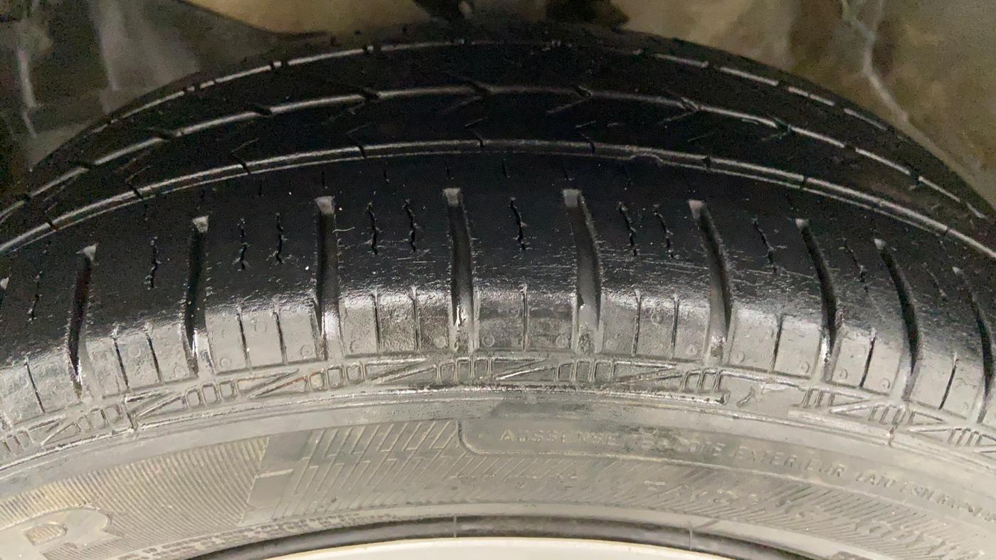 2015 Honda Amaze 1.2 SMT I VTEC, Petrol, Manual, 30,218 km, Left Front Tyre Tread