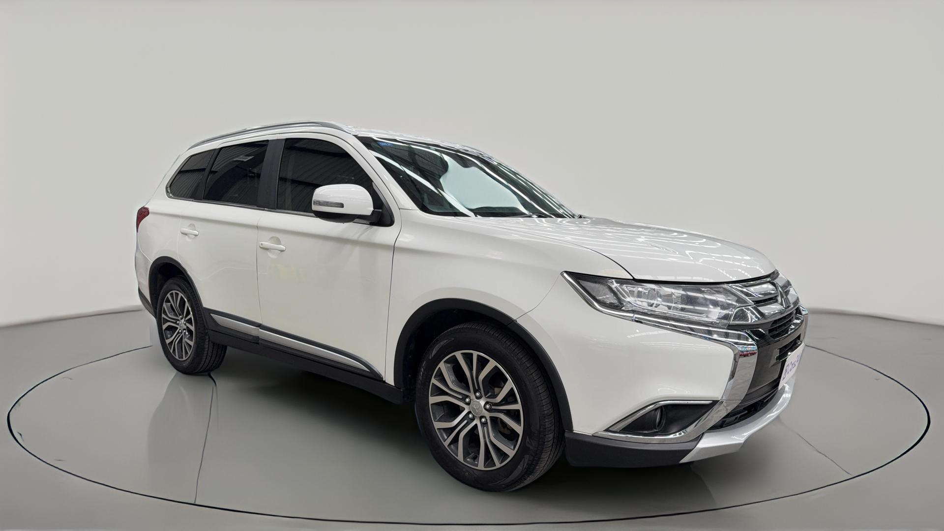 Mitsubishi Outlander image