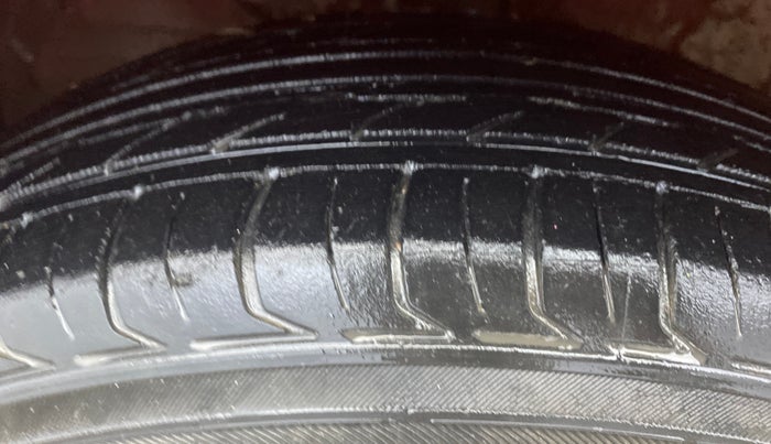 2020 Maruti Swift LXI, Petrol, Manual, 53,902 km, Left Front Tyre Tread
