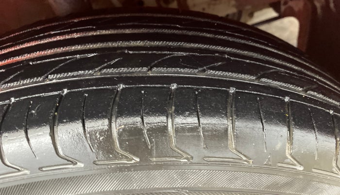2020 Maruti Swift LXI, Petrol, Manual, 53,902 km, Right Front Tyre Tread