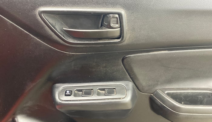 2020 Maruti Swift LXI, Petrol, Manual, 53,902 km, Driver Side Door Panels Control