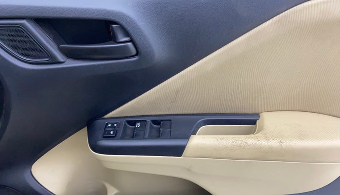 2016 Honda City 1.5L I-VTEC SV, Petrol, Manual, 1,09,591 km, Driver Side Door Panels Control