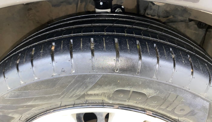 2016 Honda City 1.5L I-VTEC SV, Petrol, Manual, 1,09,591 km, Right Front Tyre Tread