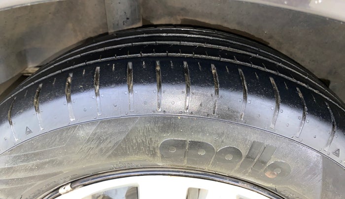 2016 Honda City 1.5L I-VTEC SV, Petrol, Manual, 1,09,591 km, Right Rear Tyre Tread