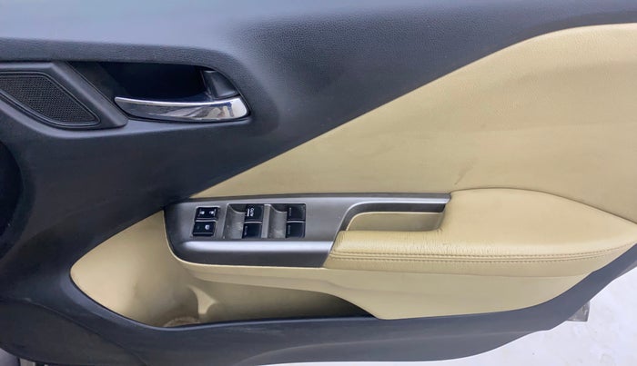 2016 Honda City 1.5L I-VTEC VX CVT, Petrol, Automatic, 1,47,331 km, Driver Side Door Panels Control