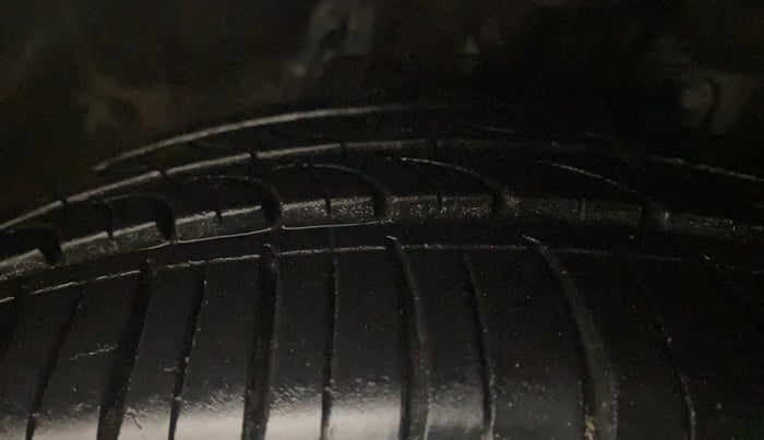 2016 Honda City 1.5L I-VTEC VX CVT, Petrol, Automatic, 1,47,331 km, Right Front Tyre Tread