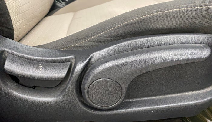 2017 Hyundai Elite i20 ASTA 1.2 (O), Petrol, Manual, 65,676 km, Driver Side Adjustment Panel