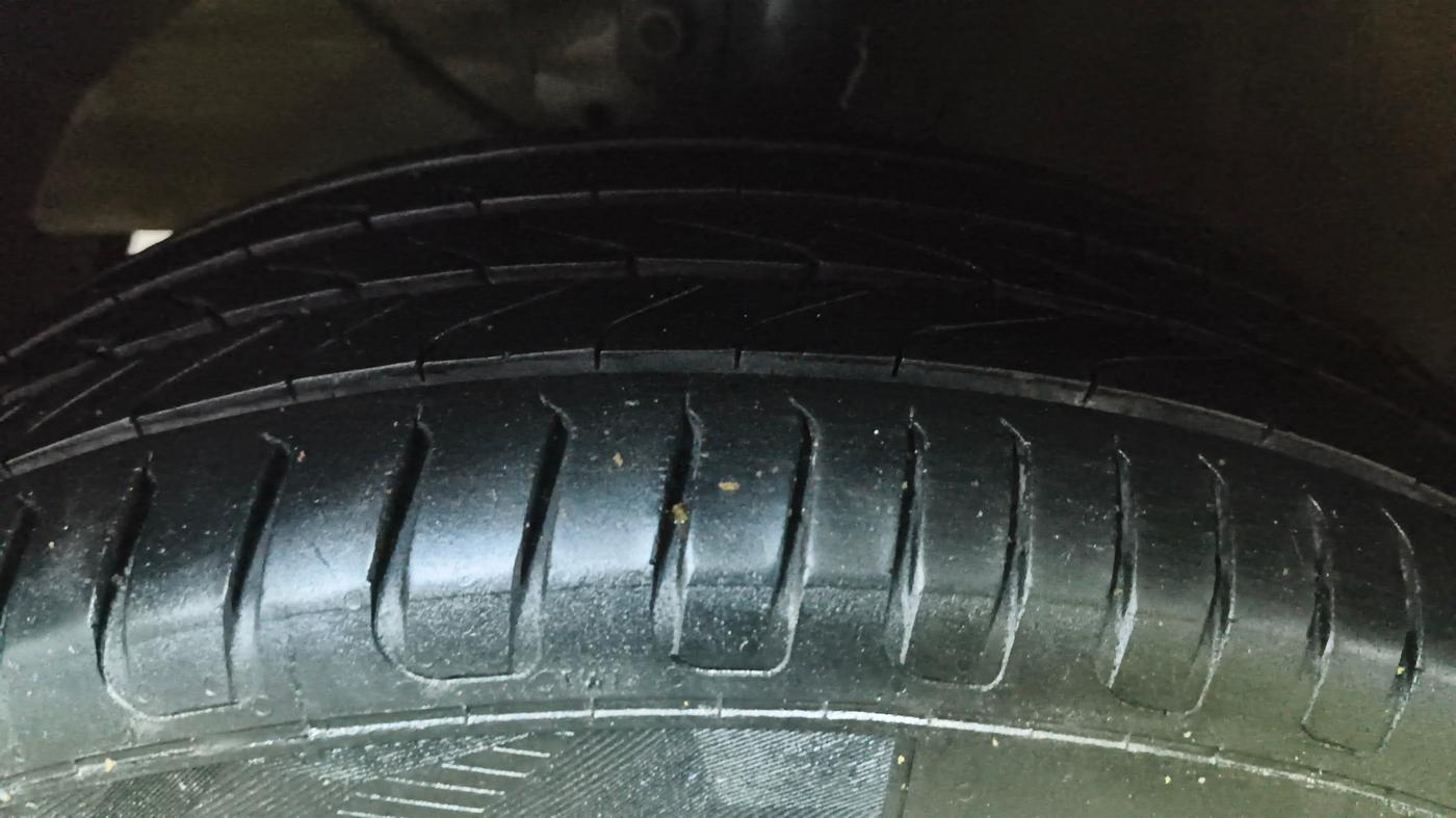 2021 Maruti Ertiga ZXI+ SHVS, Petrol, Manual, 63,824 km, Left Front Tyre Tread