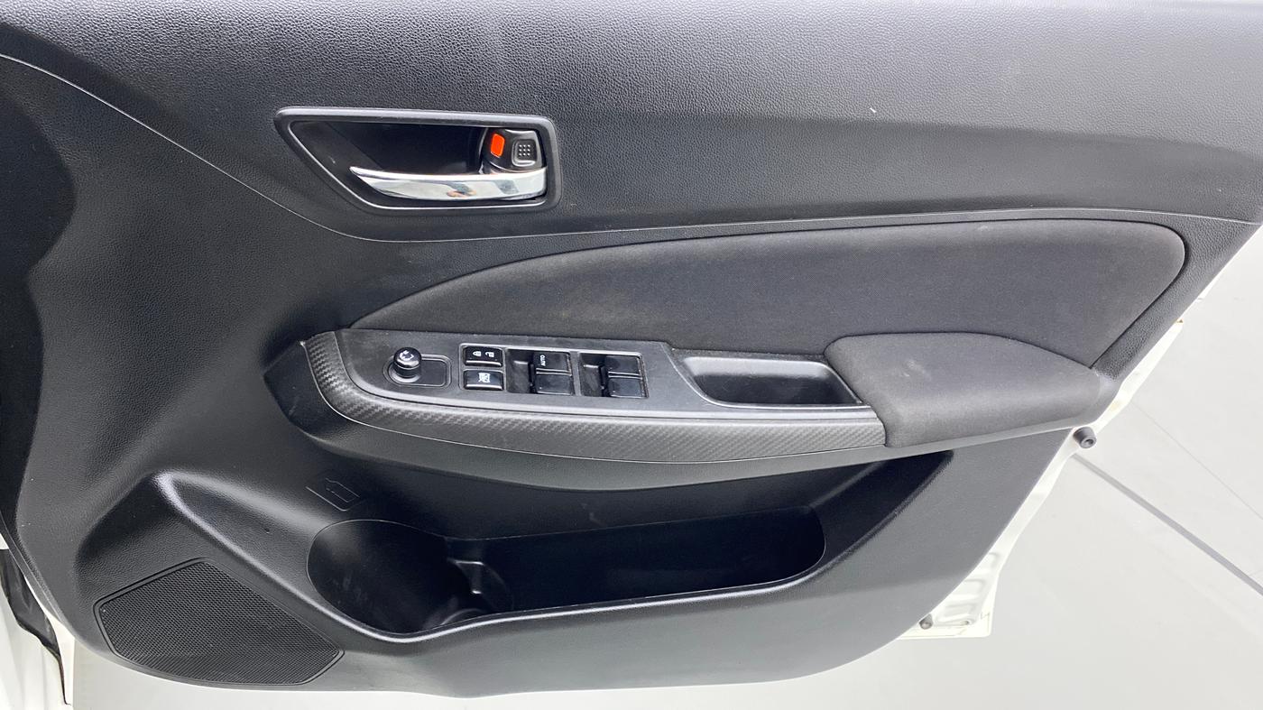 2021 Maruti Swift VXI, Petrol, Manual, 23,941 km, Driver Side Door Panels Control