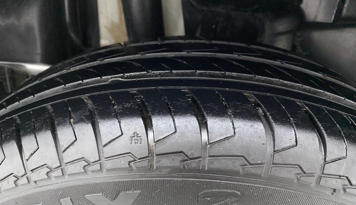 2021 Maruti Swift VXI, Petrol, Manual, 23,941 km, Right Rear Tyre Tread