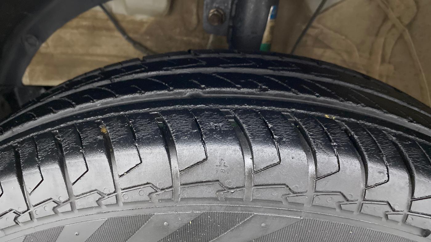 2021 Maruti Swift VXI, Petrol, Manual, 23,941 km, Left Front Tyre Tread