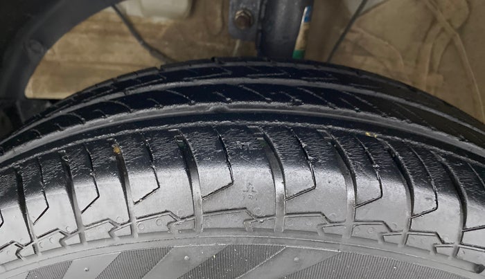 2021 Maruti Swift VXI, Petrol, Manual, 23,941 km, Left Front Tyre Tread