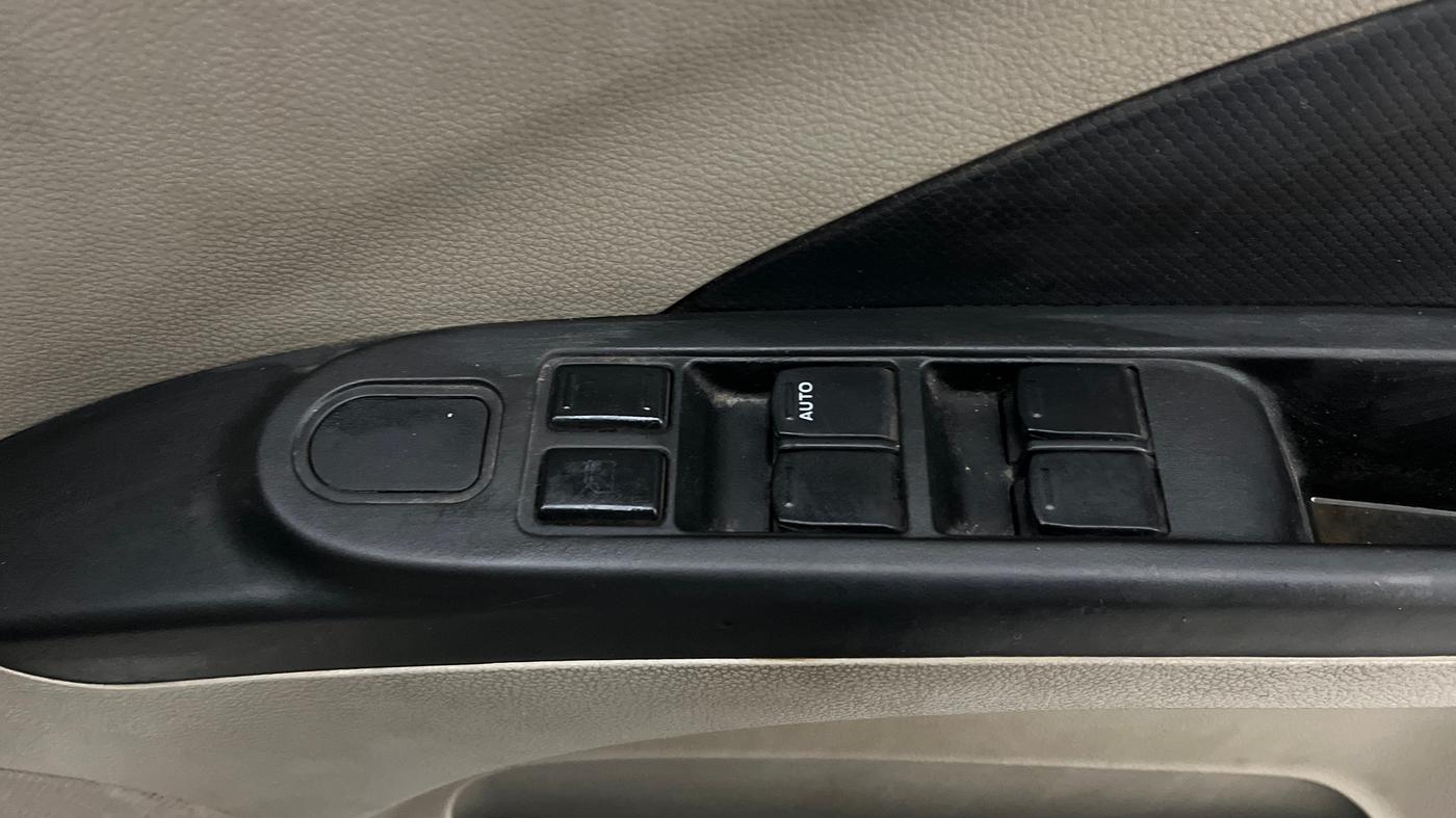 2017 Maruti Celerio VXI CNG, CNG, Manual, 87,615 km, Driver Side Door Panels Control