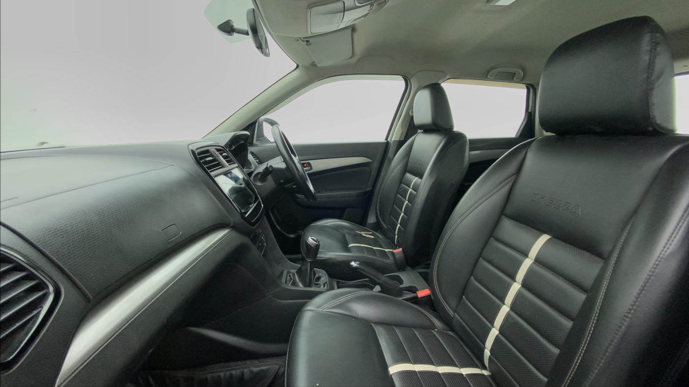 2018 Maruti Vitara Brezza ZDI, Diesel, Manual, 45,655 km, Right Side Front Door Cabin