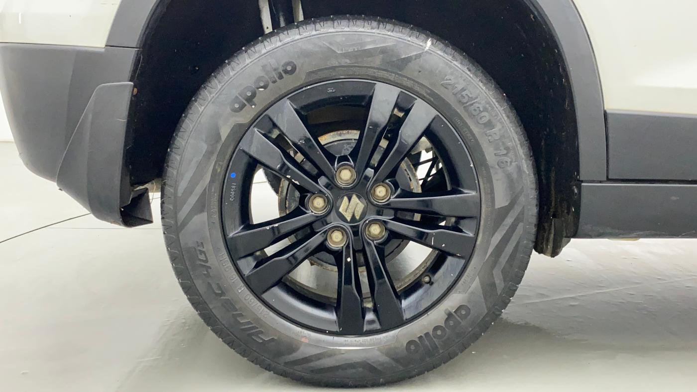 2018 Maruti Vitara Brezza ZDI, Diesel, Manual, 45,655 km, Right Rear Wheel