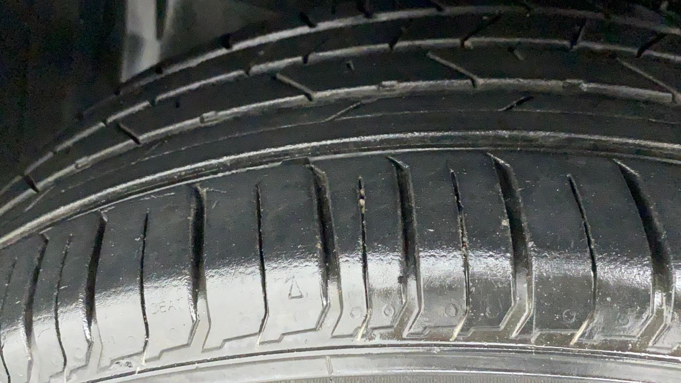 2018 Maruti Vitara Brezza ZDI, Diesel, Manual, 45,655 km, Left Front Tyre Tread