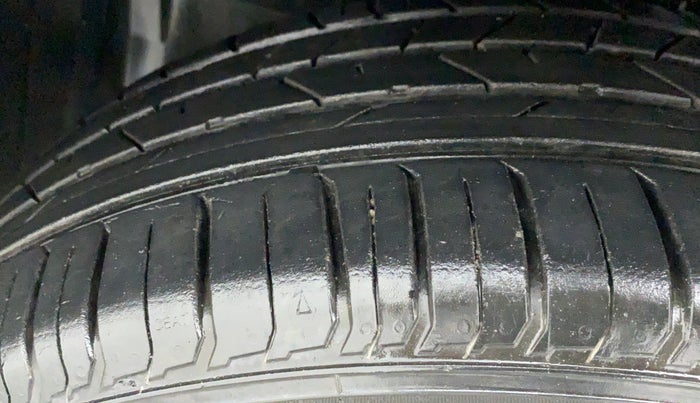 2018 Maruti Vitara Brezza ZDI, Diesel, Manual, 45,655 km, Left Front Tyre Tread