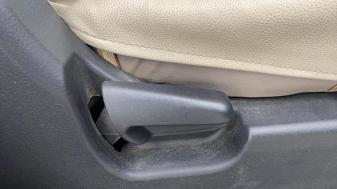2015 Maruti Wagon R 1.0 VXI, Petrol, Manual, 72,057 km, Driver Side Adjustment Panel