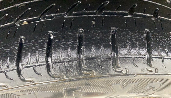 2015 Maruti Wagon R 1.0 VXI, Petrol, Manual, 72,050 km, Right Rear Tyre Tread