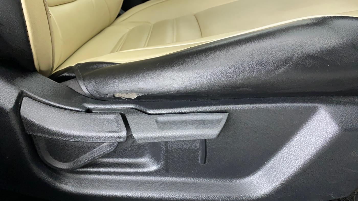 2019 KIA SELTOS HTE 1.5 DIESEL, Diesel, Manual, 39,138 km, Driver Side Adjustment Panel