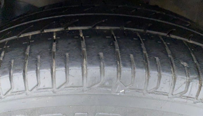 2014 Honda Mobilio 1.5 S I VTEC, Petrol, Manual, 49,629 km, Left Front Tyre Tread