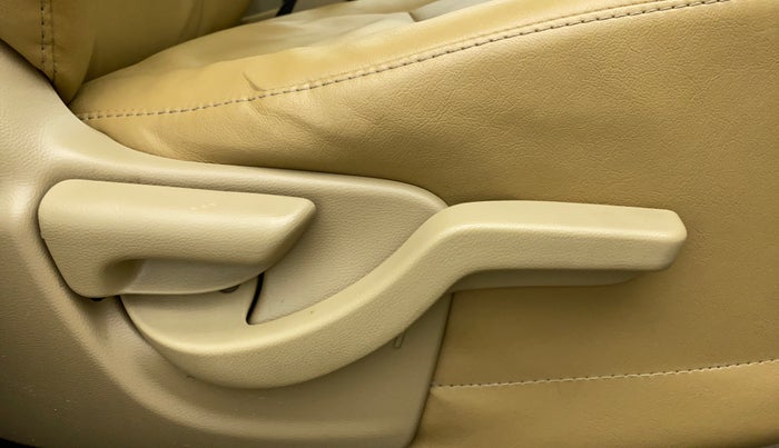 2014 Honda Mobilio 1.5 S I VTEC, Petrol, Manual, 49,629 km, Driver Side Adjustment Panel